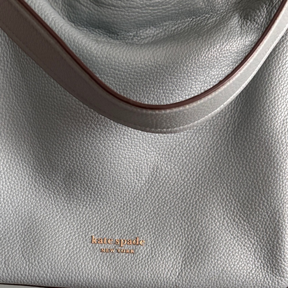 kate spade leather shoulder bag in light gray with gold logo